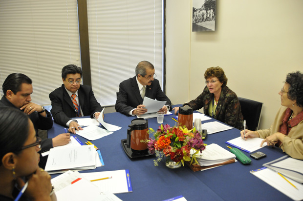 Directora de OPS se reune con el Secretario de Salud de México
