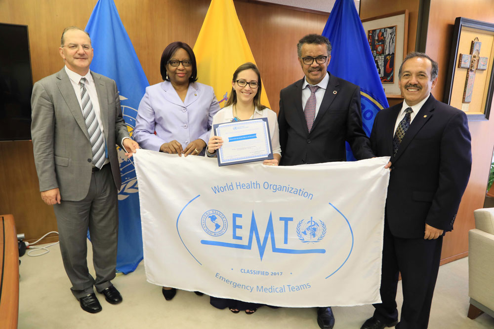 WHO Director-General Tedros Adhanom Ghebreyesus presented the WHO EMT recognition to the Minister of Public Health of Ecuador, Verónica Espinosa, together with the Director of PAHO, Carissa F. Etienne