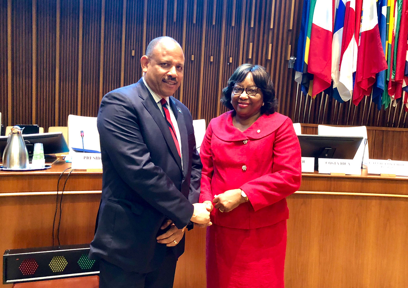 Ministro  de Salud de Bahamas fue elegido presidente del 56.o Consejo Directivo de la OPS