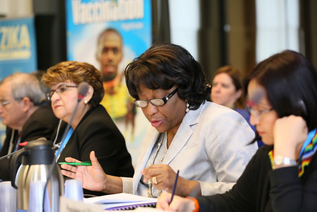 Dra. Carissa F. Etienne con delegaciones de las Américas en 69a Asamblea Mundial de la Salud