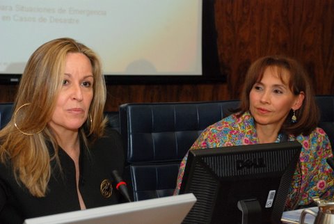 The Minister of Health and Social Policy of Spain, Trinidad Jiménez, and Dr. Socorro Gross, Assistant Director of the Pan American Health Organization